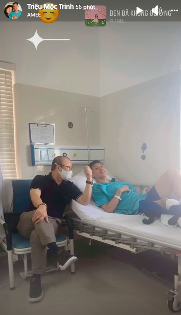 Khoảnh khắc xúc động: Hùng Dũng nắm chặt lấy tay thầy Park không muốn rời, hứa ra sân nếu ĐT Việt Nam đi tiếp ở vòng loại World Cup 2022-4