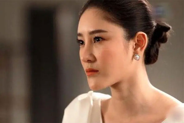 Tỉnh dậy sau đêm cuồng nhiệt với chồng, tôi bàng hoàng khi thấy người đàn ông nằm phòng kế bên cùng câu nói chát chúa-3