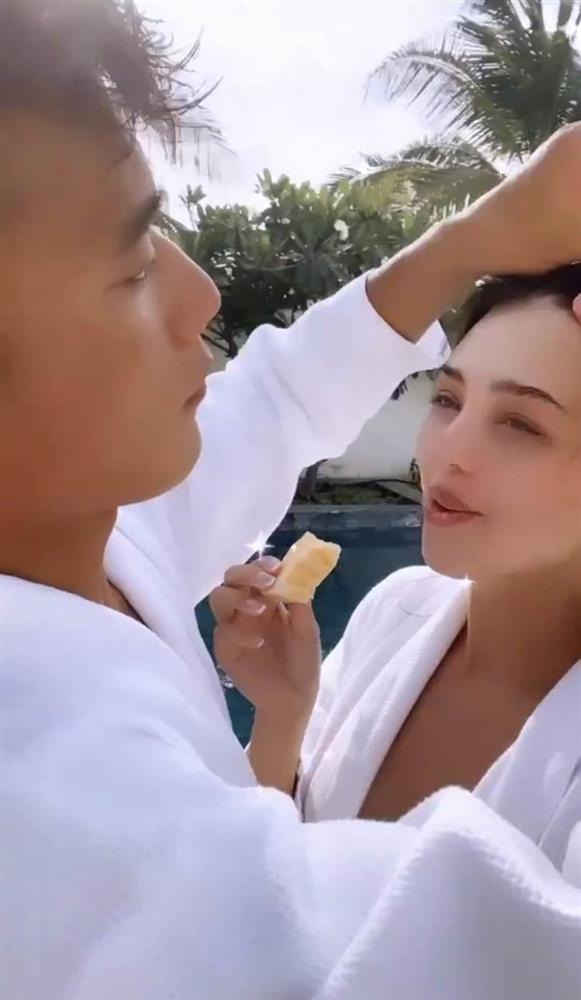 Lộ bức ảnh tay nắm tay như đang chụp ảnh cưới, thủ môn Bùi Tiến Dũng cùng bạn gái được đồn đoán chuẩn bị về một nhà?-3