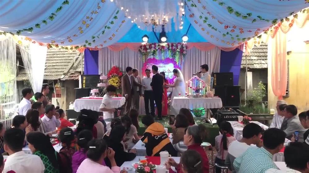 Vừa chia tay tình cũ đã lấy vợ, tôi mặc lộng lẫy đến dự hôn lễ ai ngờ lại sập bẫy nhà anh-2