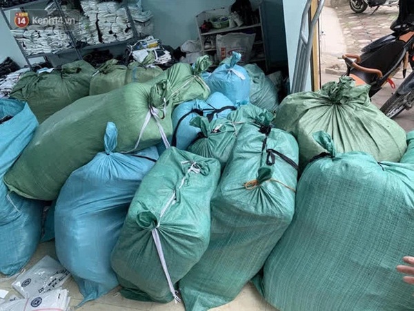 Hà Nội: Bắt quả tang kho chứa hàng nghìn sản phẩm giả các nhãn hiệu LV, Gucci, Nike, Adidas và Burberry-2