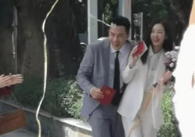 Lưu Khải Uy đã kết hôn với bạn diễn kém 19 tuổi, người này còn đang mang thai 5 tháng?-3
