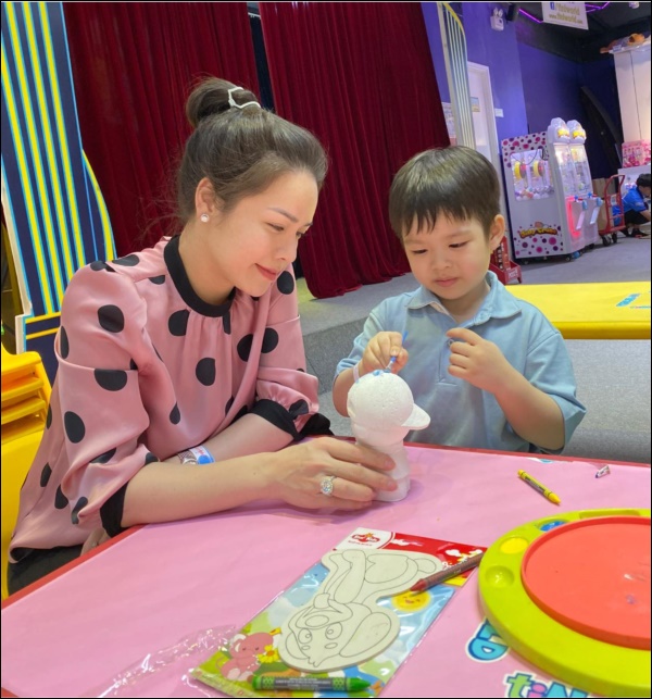 Con trai Nhật Kim Anh càng lớn càng yêu, bày tỏ tình cảm thế này bảo sao trái tim mẹ muốn tan chảy!-3