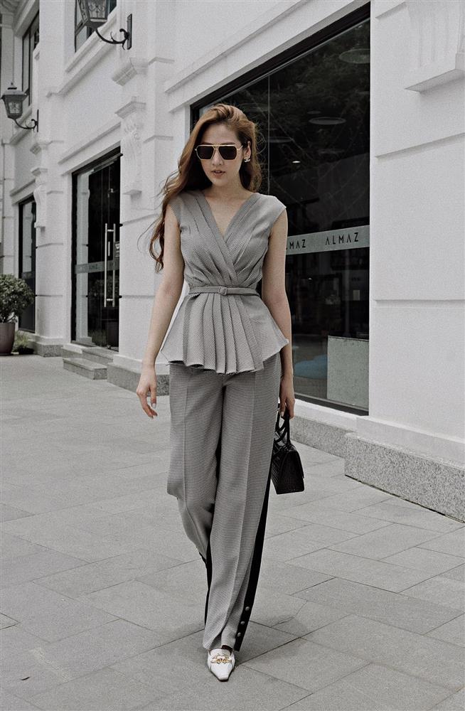Nhìn Á hậu Tú Anh lên đồ công sở đẹp mê, chị em tăm tia ngay được 10 set siêu xinh diện đi làm-1