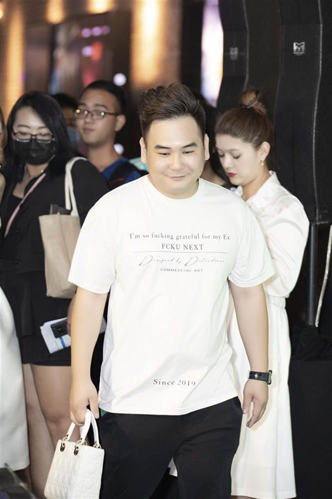 Cuộc sống như trong mơ của cô dâu mặc váy cưới 28 tỷ với hàng hiệu dùng đầy tay, chồng chiều mẹ chồng bênh không ai bằng-5