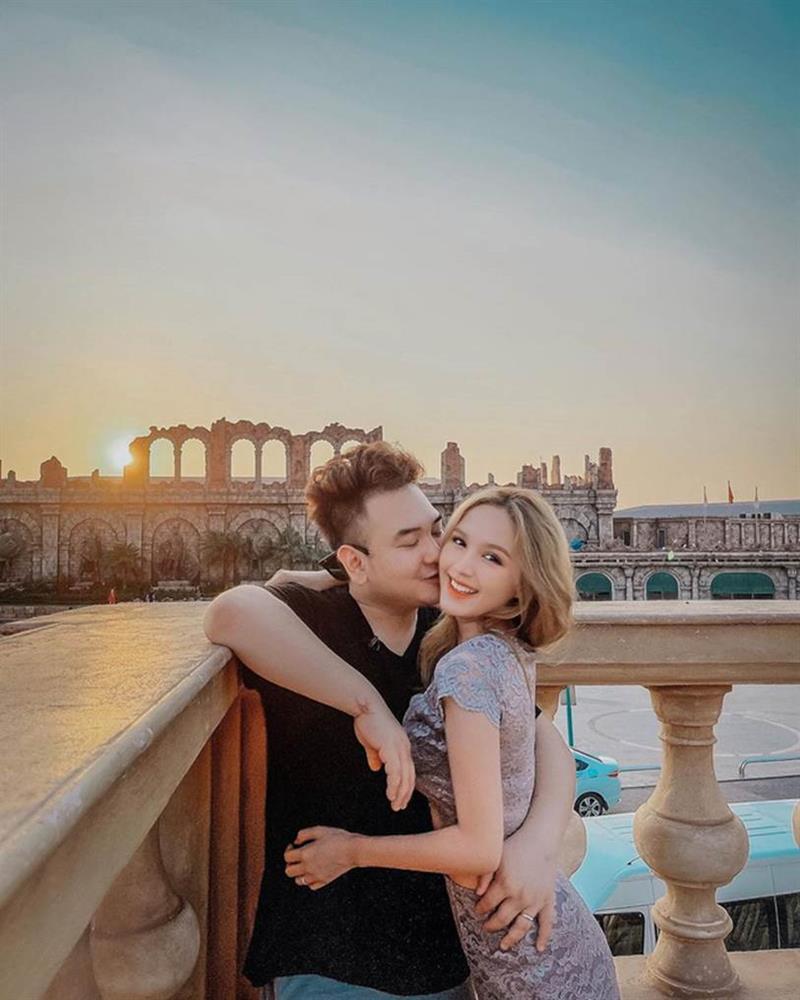 Cuộc sống như trong mơ của cô dâu mặc váy cưới 28 tỷ với hàng hiệu dùng đầy tay, chồng chiều mẹ chồng bênh không ai bằng-7