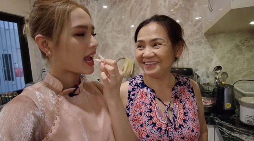 Cuộc sống như trong mơ của cô dâu mặc váy cưới 28 tỷ với hàng hiệu dùng đầy tay, chồng chiều mẹ chồng bênh không ai bằng-9