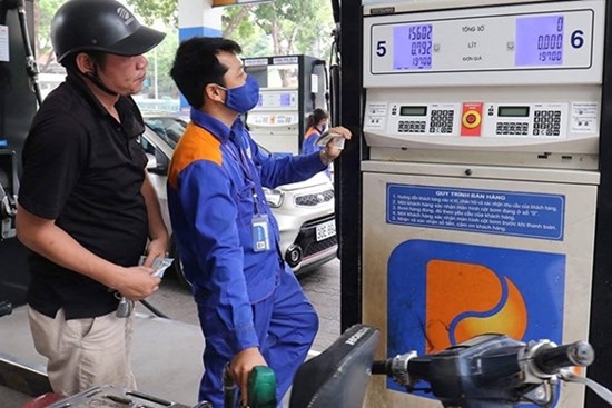 Bất ngờ đảo chiều, xăng dầu bị chặn đà tăng giá liên tục