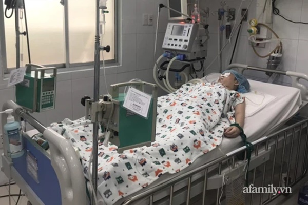 Bé gái ở Bình Dương ngộ độc nặng sau khi ăn bún riêu có patê chay đang suy hô hấp, sức cơ chỉ còn 1/5-1