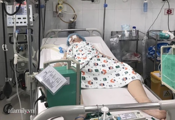 Bé gái ở Bình Dương ngộ độc nặng sau khi ăn bún riêu có patê chay đang suy hô hấp, sức cơ chỉ còn 1/5-2