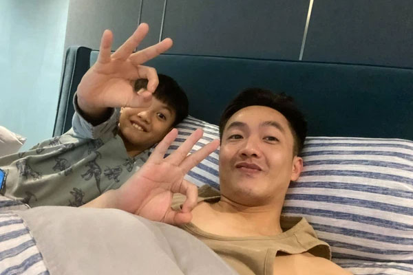 Hồ Ngọc Hà tiết lộ khoảnh khắc ngộ nghĩnh khi Kim Lý chăm con, đáng chú ý là biểu cảm của bé Leon-3