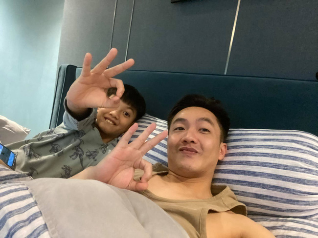 Cách thể hiện tình cảm khác biệt của Subeo khi chụp ảnh cùng Cường Đô La và Kim Lý-3