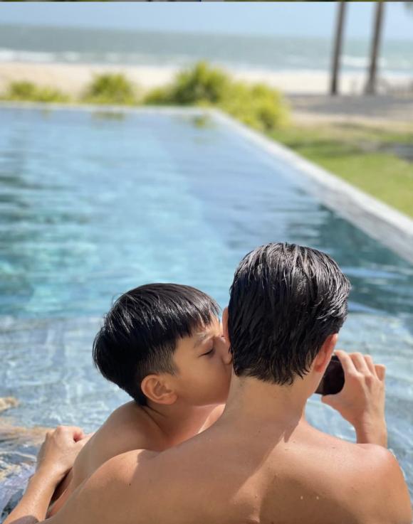 Cách thể hiện tình cảm khác biệt của Subeo khi chụp ảnh cùng Cường Đô La và Kim Lý-6