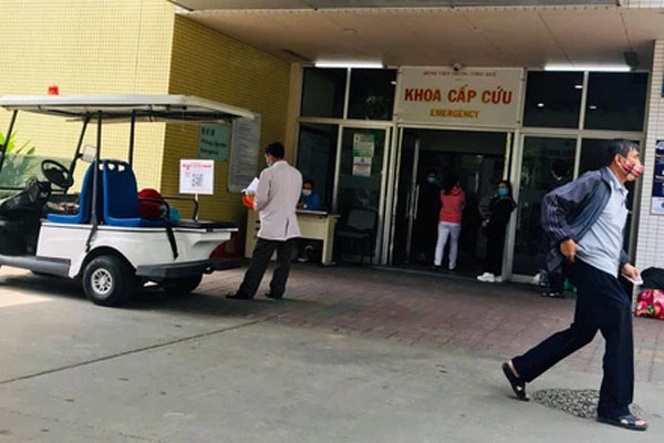 Bình gas phát nổ kinh hoàng khi cặp đôi đang nấu ăn-1