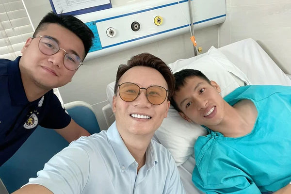 Hùng Dũng sốc khi mới vào viện, bị chấn thương nặng hơn Văn Hậu-1