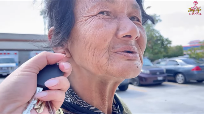 Ca sĩ Kim Ngân bị cắt vào tai khi lang thang tại Mỹ, Thúy Nga bàng hoàng-1