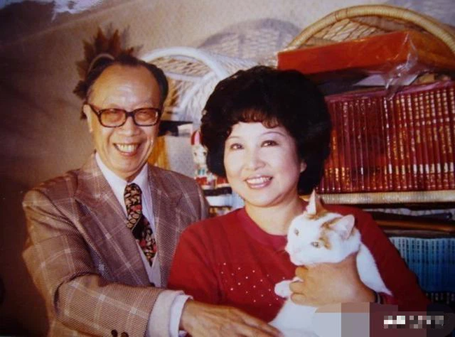 Hôn nhân hạnh phúc suốt nửa thế kỷ, vợ mất 1 năm, người đàn ông 72 tuổi miệt mài viết 90 bức thư tình cho mĩ nhân kém 28 tuổi, kết cục cuối cùng mới đáng nói!-7