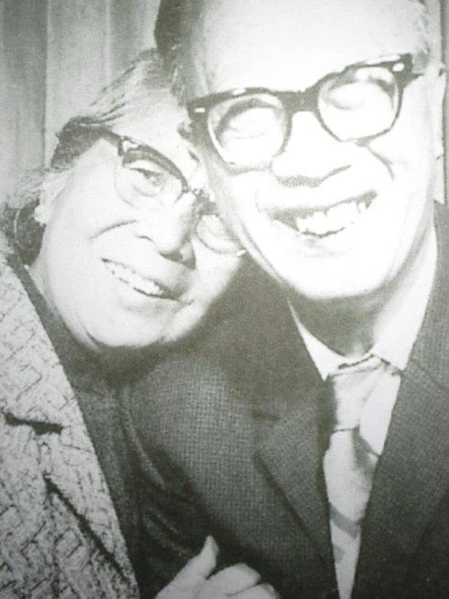 Hôn nhân hạnh phúc suốt nửa thế kỷ, vợ mất 1 năm, người đàn ông 72 tuổi miệt mài viết 90 bức thư tình cho mĩ nhân kém 28 tuổi, kết cục cuối cùng mới đáng nói!-4