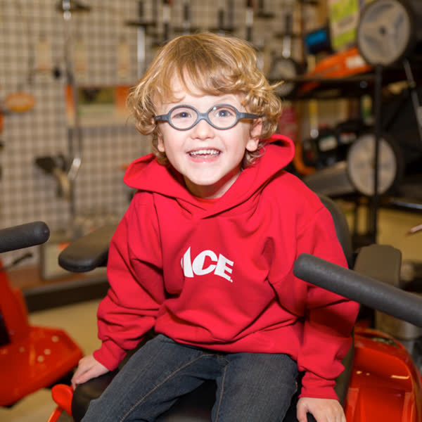 Bé trai sinh ra với căn bệnh não úng thủy, 6 tháng tuổi đã phải lên bàn mổ liên tục, sở hữu dung mạo hiện tại khiến ai cũng trầm trồ-6