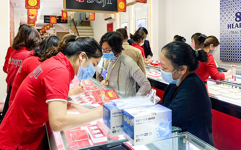 Giá vàng hôm nay 27/3: Một tuần biến động mạnh-1