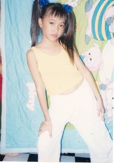 Ngỡ ngàng khi nhìn lại nhan sắc ngày xưa của dàn nữ danh hài Vbiz: Hồng Đào quá đỗi gợi cảm, Vân Dung từng lọt top cao của Hoa hậu Việt Nam-15