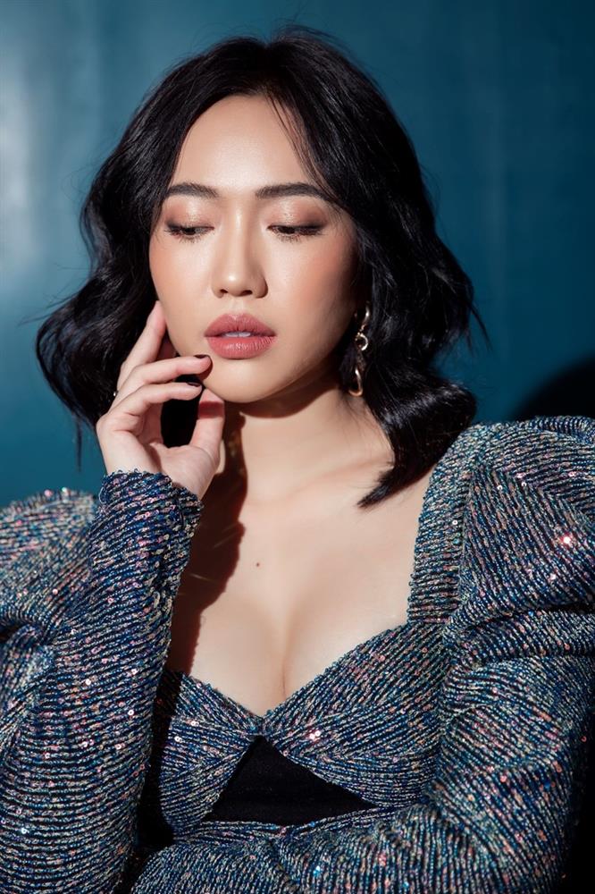 Ngỡ ngàng khi nhìn lại nhan sắc ngày xưa của dàn nữ danh hài Vbiz: Hồng Đào quá đỗi gợi cảm, Vân Dung từng lọt top cao của Hoa hậu Việt Nam-16