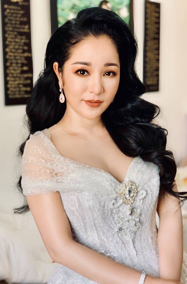 Ngỡ ngàng khi nhìn lại nhan sắc ngày xưa của dàn nữ danh hài Vbiz: Hồng Đào quá đỗi gợi cảm, Vân Dung từng lọt top cao của Hoa hậu Việt Nam-22