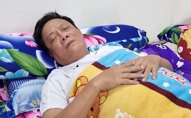 Nghệ sĩ Tấn Hoàng ngất xỉu trên máy bay đã hồi tỉnh: Tôi không chết sớm, tôi sẽ sống dai-1