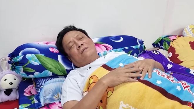 Nghệ sĩ Tấn Hoàng ngất xỉu trên máy bay đã hồi tỉnh: Tôi không chết sớm, tôi sẽ sống dai-4