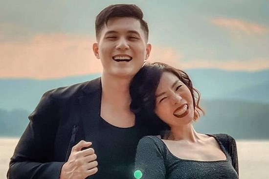 Chỉ qua 1 chi tiết, Lệ Quyên đã hé lộ mối quan hệ giữa quý tử và bạn trai kém tuổi Lâm Bảo Châu