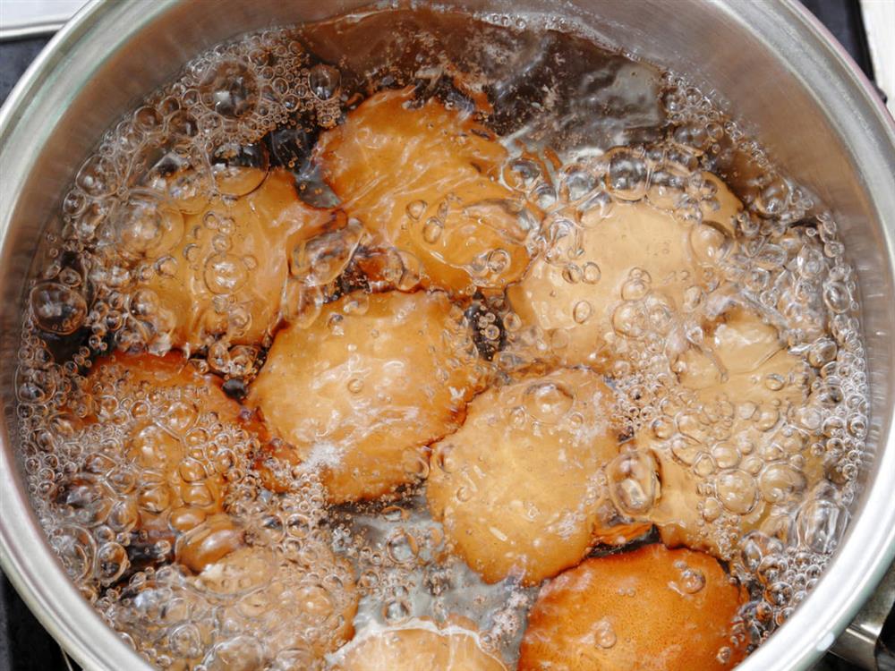 Người Việt cần từ bỏ thói quen ăn trứng luộc như thế này kẻo gây ngộ độc hoặc khiến món ăn mất sạch dinh dưỡng-1