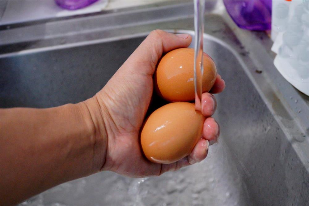 Người Việt cần từ bỏ thói quen ăn trứng luộc như thế này kẻo gây ngộ độc hoặc khiến món ăn mất sạch dinh dưỡng-2