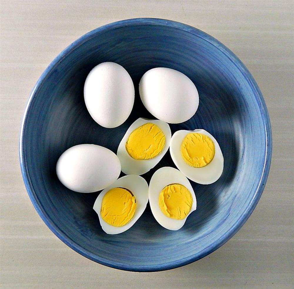 Người Việt cần từ bỏ thói quen ăn trứng luộc như thế này kẻo gây ngộ độc hoặc khiến món ăn mất sạch dinh dưỡng-3