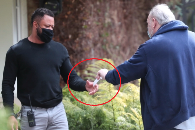 Bị gọi là kẻ phản bội, cha đẻ Meghan tìm đến tận nhà MC Oprah Winfrey, chuẩn bị thực hiện buổi phỏng vấn nhắm vào con gái?-1