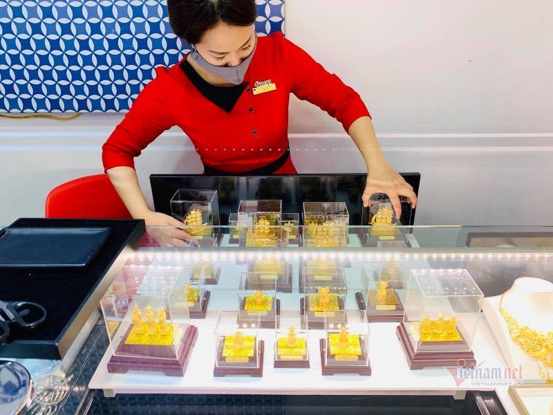 Giá vàng hôm nay 28/3: Giảm mạnh, xuống 54 triệu đồng/lượng-2