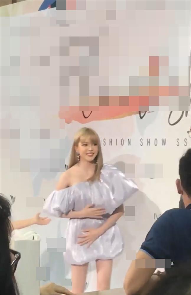 Team qua đường bắt trọn nhan sắc thật của Thiều Bảo Trâm tại sự kiện, ngoài đời có xinh lung linh như trên ảnh sống ảo?-1