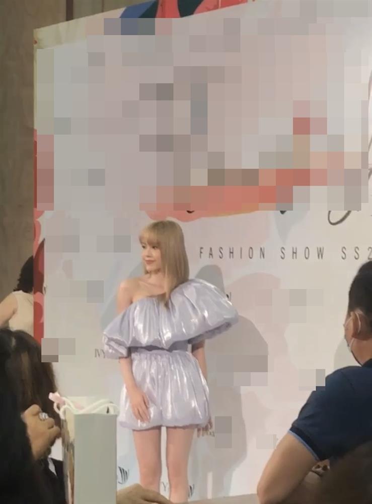 Team qua đường bắt trọn nhan sắc thật của Thiều Bảo Trâm tại sự kiện, ngoài đời có xinh lung linh như trên ảnh sống ảo?-2