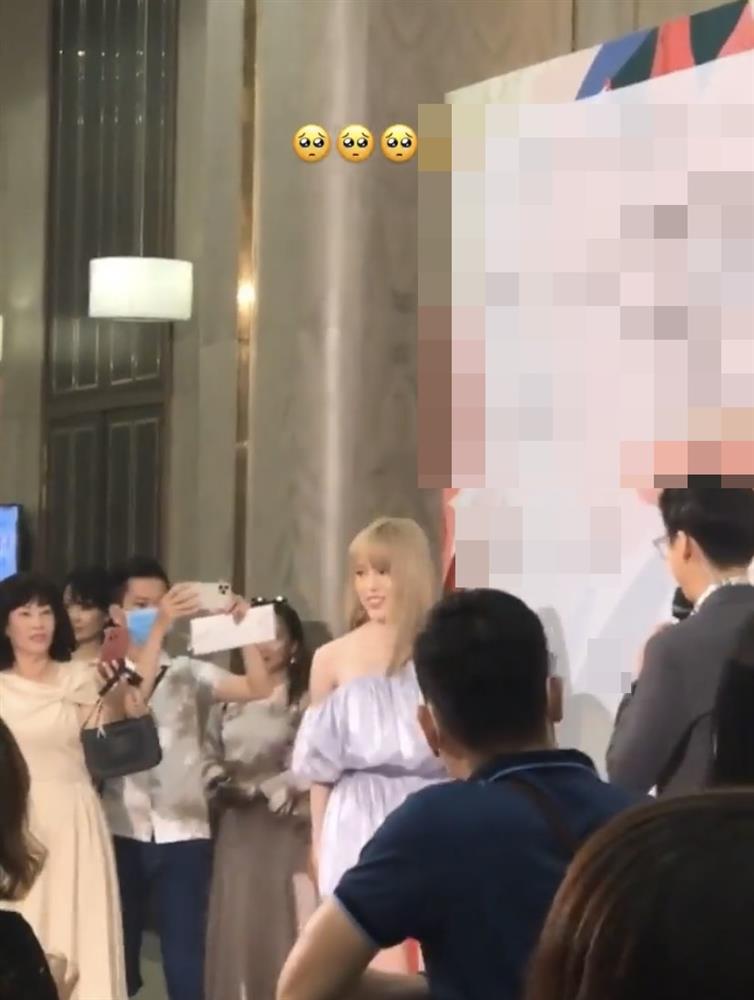 Team qua đường bắt trọn nhan sắc thật của Thiều Bảo Trâm tại sự kiện, ngoài đời có xinh lung linh như trên ảnh sống ảo?-3