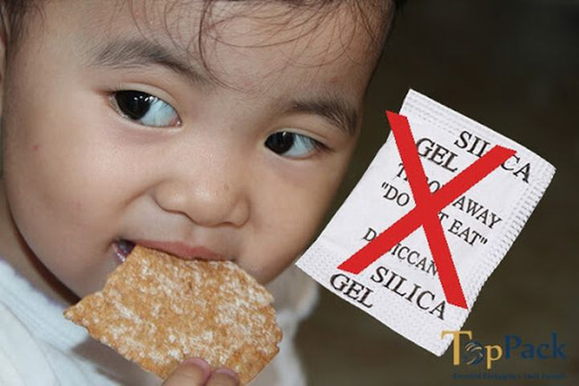 Bé gái vô tình nuốt phải gói hút ẩm, cách xử lý của bà nội được bác sĩ khen ngợi, bố mẹ nên học hỏi để sơ cứu trong tình huống khẩn cấp-1