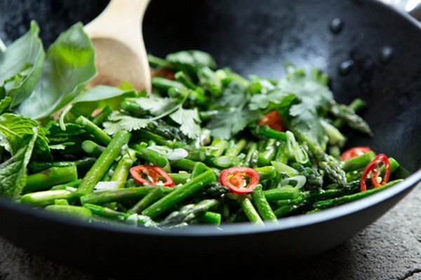 Các loại rau xanh đậm rất ngon và bổ dưỡng, nhưng 2 đối tượng này cần cẩn trọng khi ăn kẻo khiến bệnh thêm nặng-3