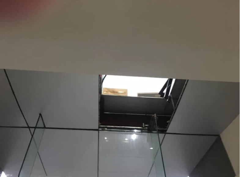Vụ đôi nam nữ ở Hà Nội rơi do trần nhà chung cư thủng: Nữ nạn nhân là Giám đốc 1 công ty, nam nạn nhân bị thương nặng-2