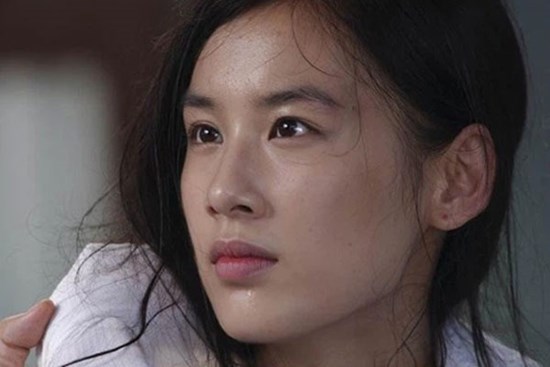 Đến phụ đám giỗ nhà chị chồng mà tôi bần thần không dám đụng đũa vào món nào