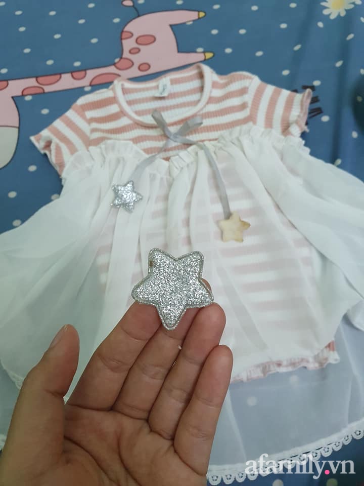 Bé 7 tháng tuổi đang nằm chơi bỗng dưng cáu gắt, nôn ọe vì nuốt phải một vật trên áo: Rất nhiều mẹ đang cho con mặc áo kiểu này!-2