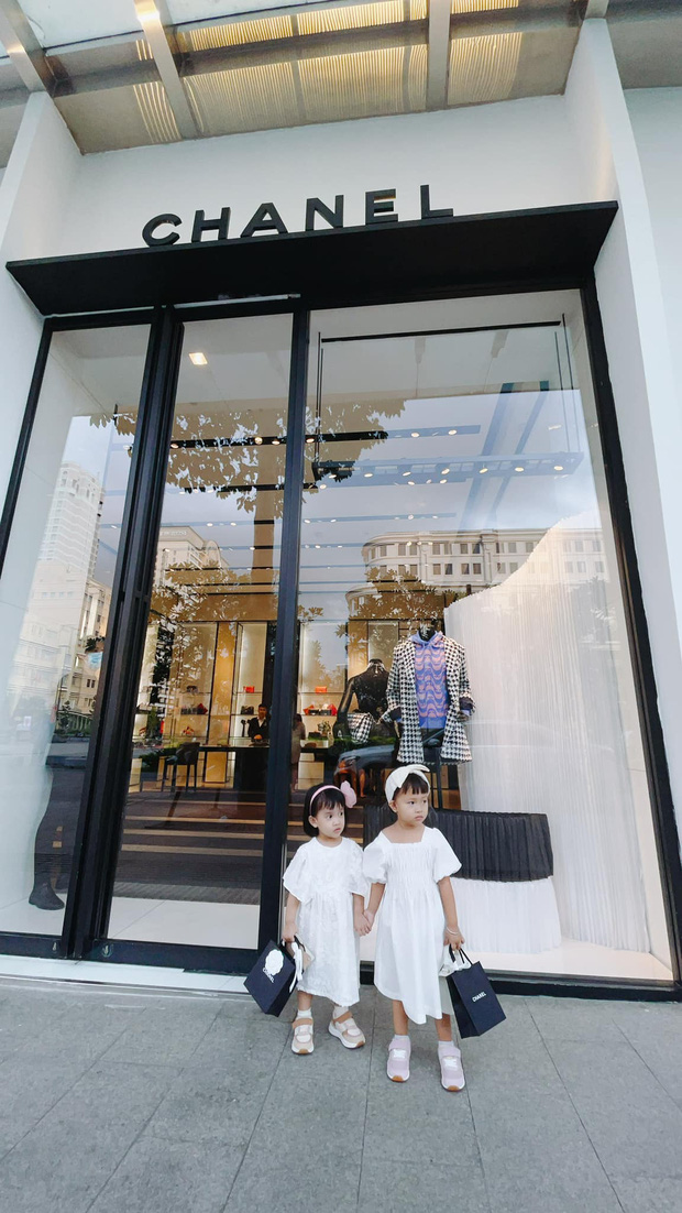 Mặc bị dân tình góp ý, NTK Đỗ Mạnh Cường vẫn cho con gái diện cây đồ hiệu giá gần trăm triệu đồng: Ông bố cưng con nhất nhì Vbiz đây chứ đâu!-4