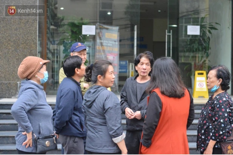 Nhân chứng kể lại giây phút đôi nam nữ rơi do trần chung cư thủng: Tôi nghe thấy có người kêu á, quay ra thấy 1 nam 1 nữ nằm bất tỉnh-2