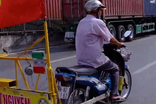 Khi nghệ sĩ gặp sự cố vấp ngã, lỗi âm thanh trên sân khấu-1
