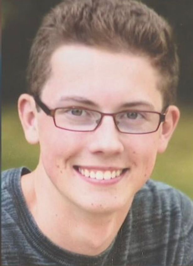 Phát hiện sẹo chằng chịt trên cơ thể con trai, mẹ chết lặng khi biết việc làm của nữ giáo viên trong phòng học dán giấy kín bưng-2