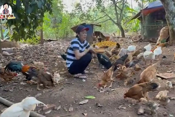 NS Hoài Linh tung ảnh hớ hênh khiến cả dàn sao Việt xôn xao bình luận-4