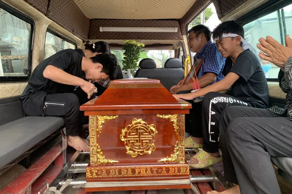 Công an khám xét nhiều cây xăng, bắt thêm 2 chủ doanh nghiệp vụ xăng giả khủng-3