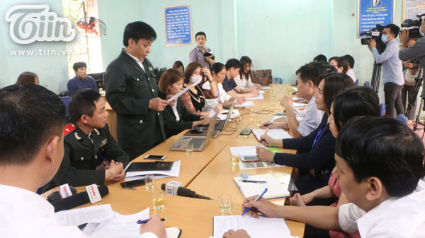 Công bố quyết định thanh tra liên ngành vụ cô giáo tố bị trù dập ở Quốc Oai: cô Tuất đến muộn, lộ rõ vẻ mệt mỏi-2